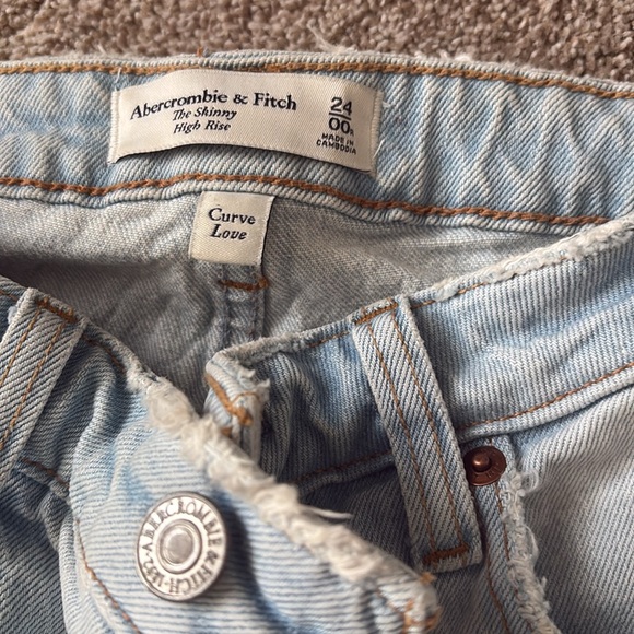 Abercrombie the skinny high rise light distressed denim 00R curve love - Picture 2 of 4